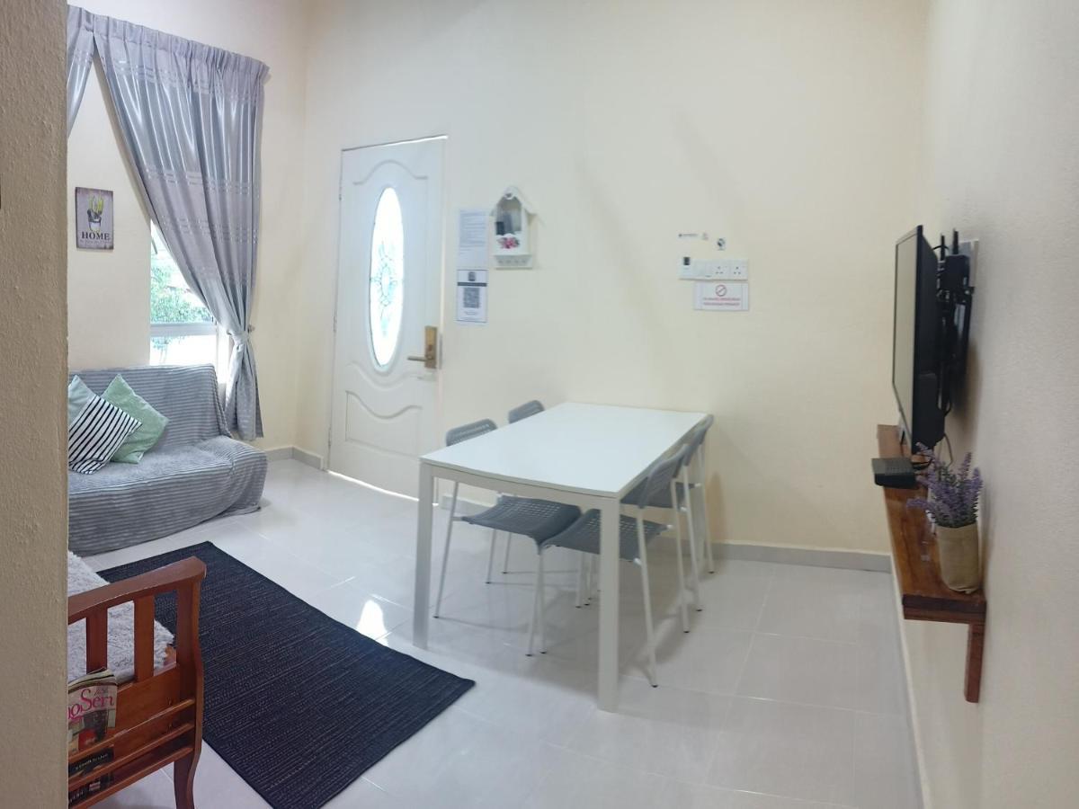 Topville Homestay Kangar Exterior photo